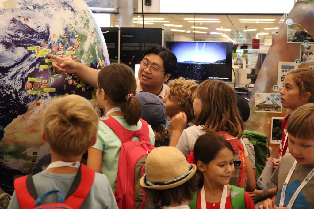 Sze-leung Cheung, Director of OAO, interacting with local school children