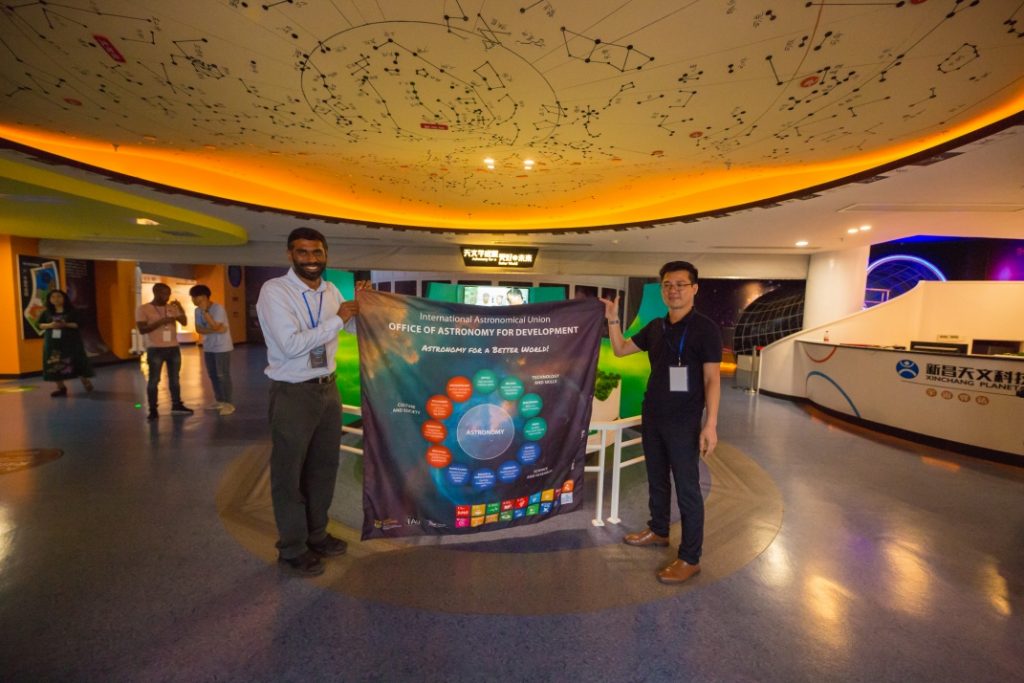 OAD director Kevin Govender handing the OAD banner to Xinchang Planetarium